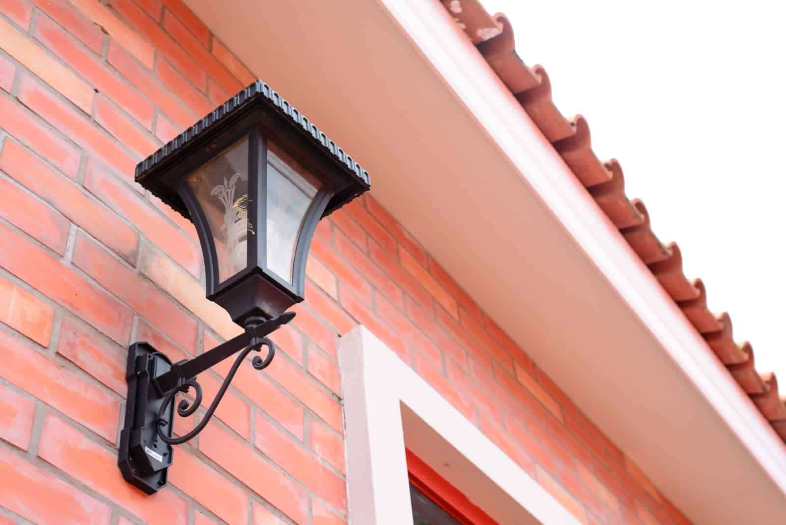 European investment shift toward U.S. real estate showing global investors analyzing American property markets.