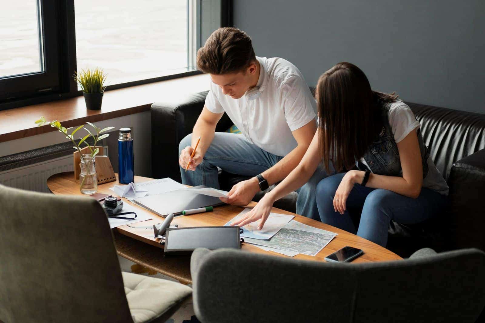 U.S. mortgages for US expats in Canada with cross-border real estate and financing concept