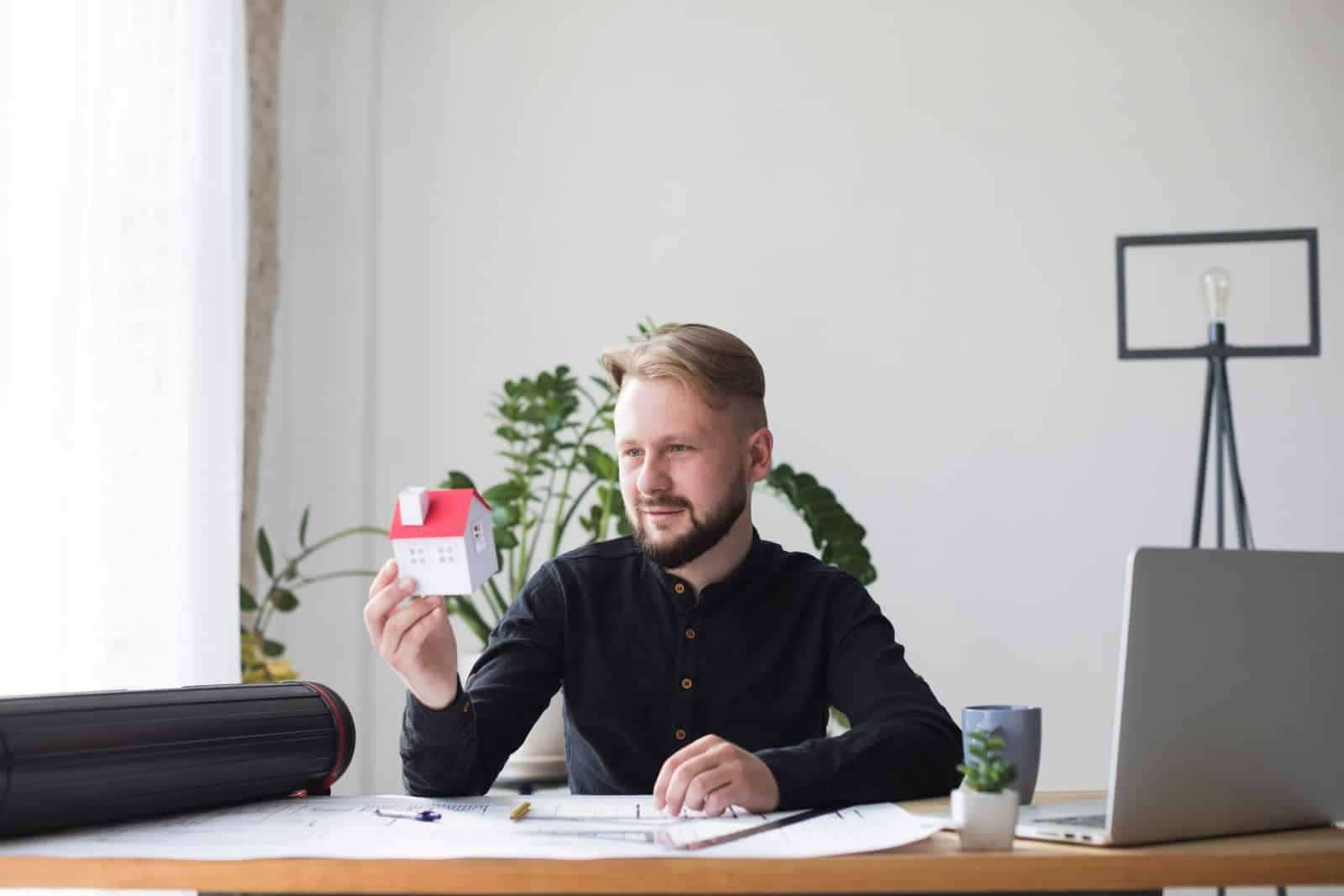 Foreign national buyer learning how to get a mortgage in the USA as a foreigner