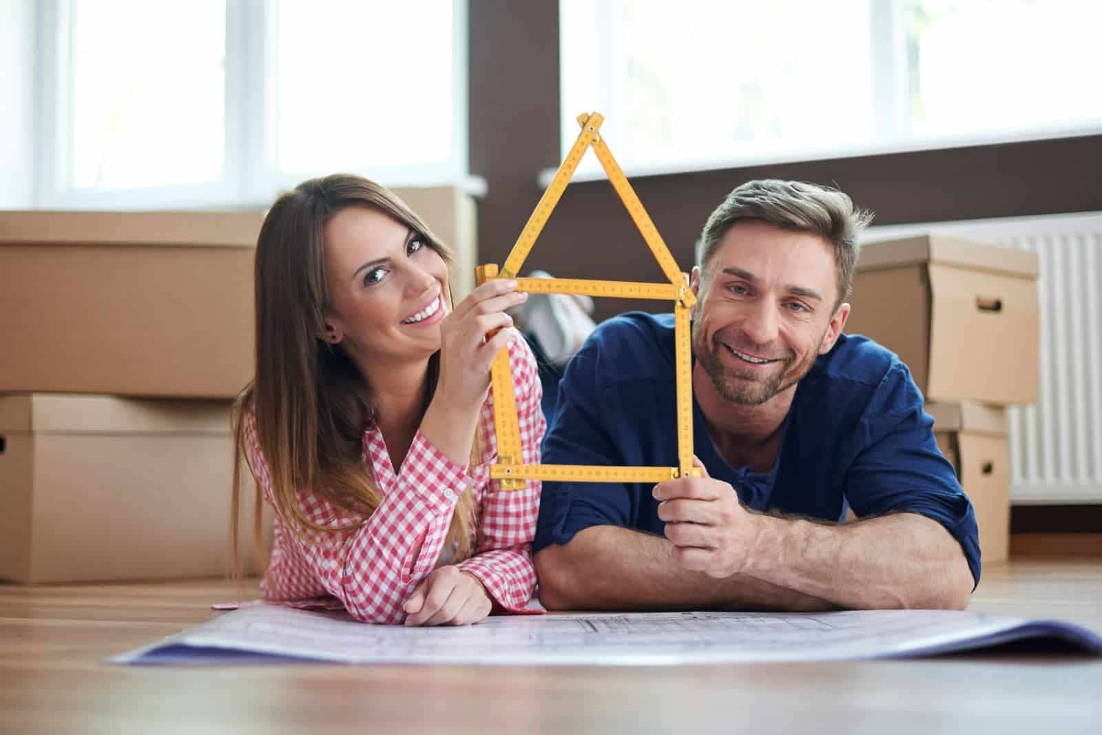 can a foreigner get a mortgage in the usa? Foreign national buyer discussing U.S. mortgage financing options with lender