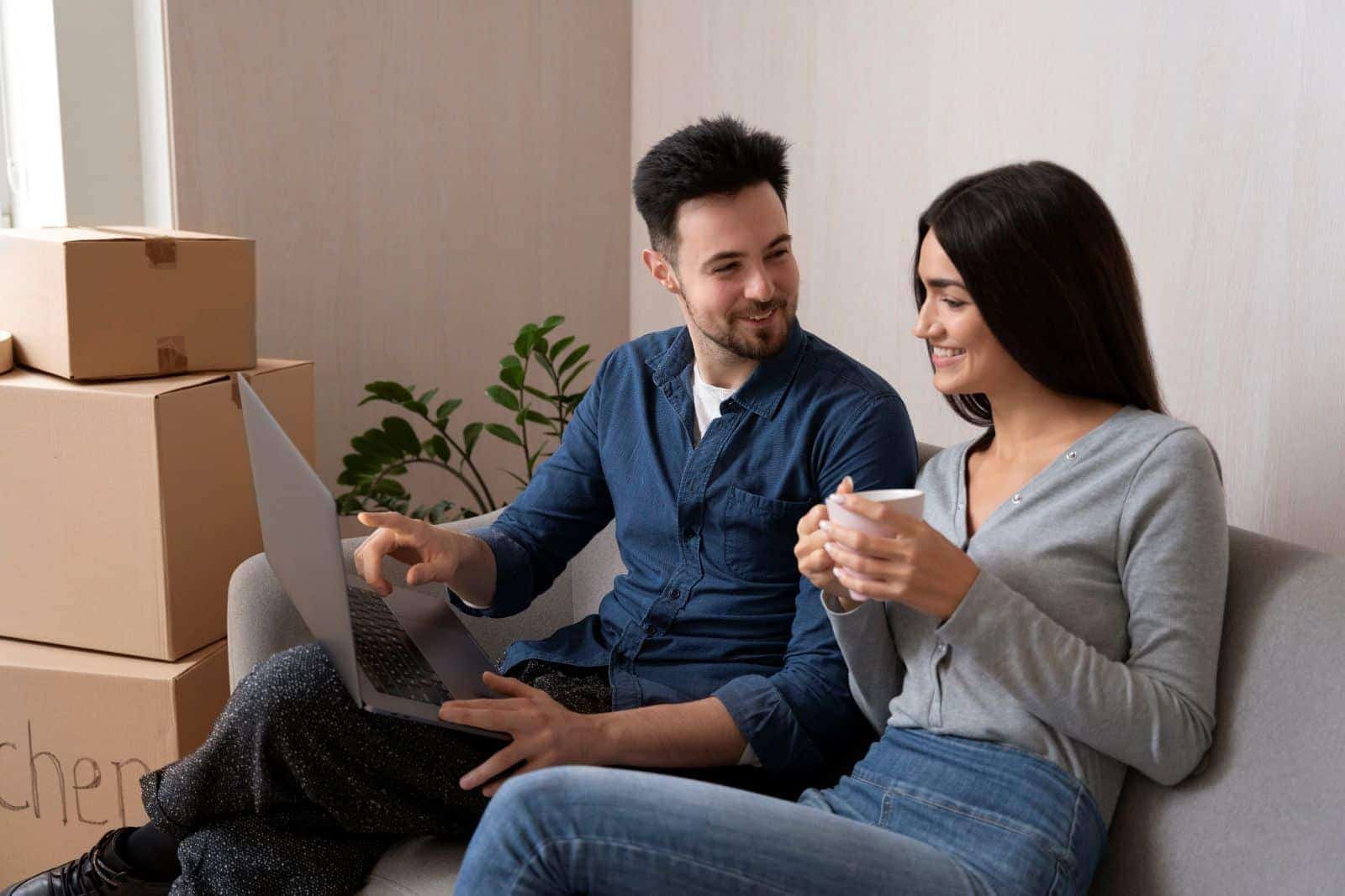 International buyer reviewing U.S. mortgage financing options for property purchase