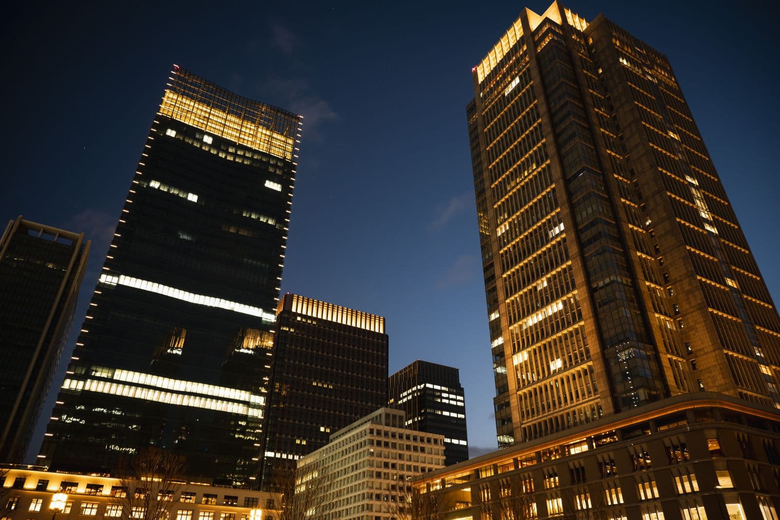 High-net-worth investor securing an off-market luxury property using fast asset-based bridge financing