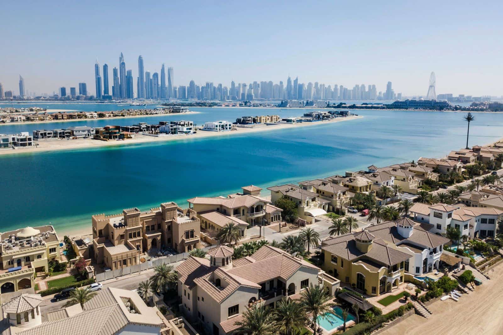 UAE and GCC investor reviewing U.S. real estate investment opportunities, DSCR mortgage financing, and American property markets in 2026