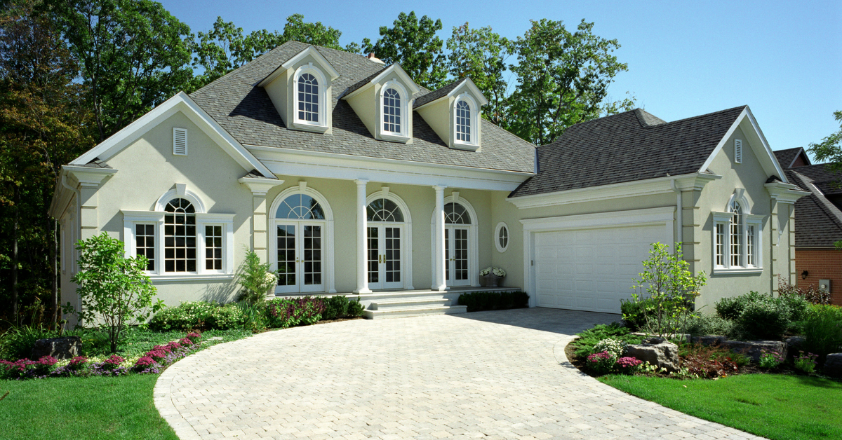 Why Foreign Investors Are Pouring Billions Into U.S. Real Estate and Why You Should Too image