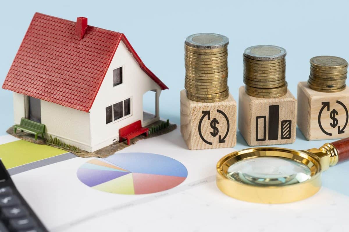 High-net-worth borrower reviewing asset-based mortgage financing options for U.S. property