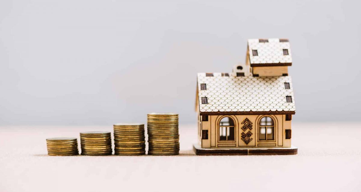 Real estate investor evaluating property opportunities despite rising mortgage rates in 2026