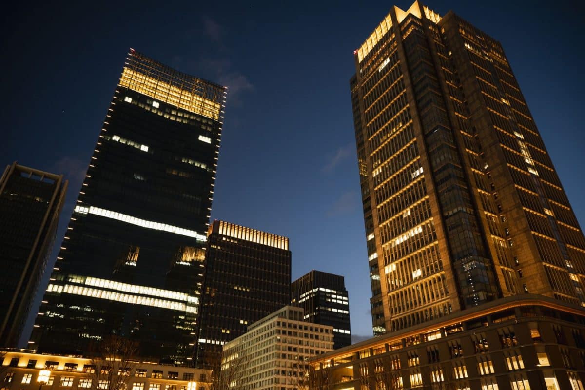 High-net-worth investor securing an off-market luxury property using fast asset-based bridge financing