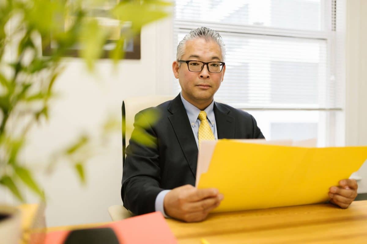 Japanese investor reviewing U.S. real estate opportunities, DSCR mortgage financing, and American investment property markets in 2026
